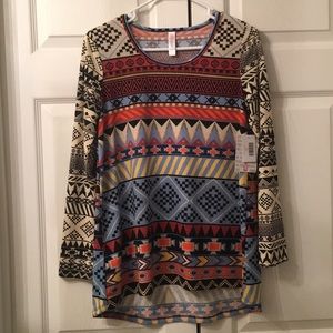 A LuLaRoe Lynnae Size Small long sleeve T-shirt!